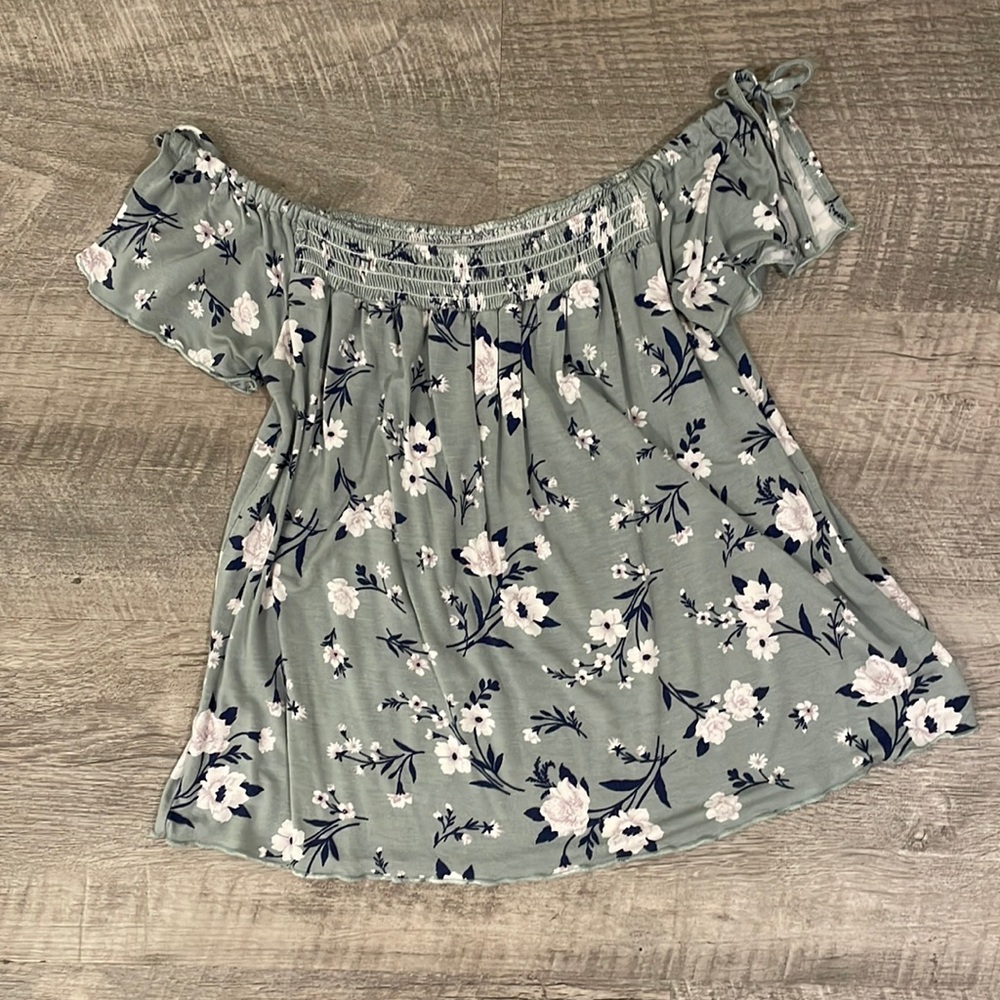 Beautiful off the shoulder tee